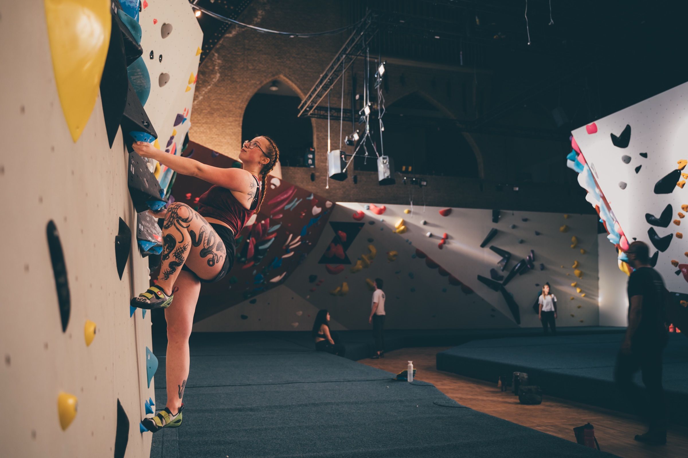 Wide overview of Boulderhal Nirvana’s climbing walls